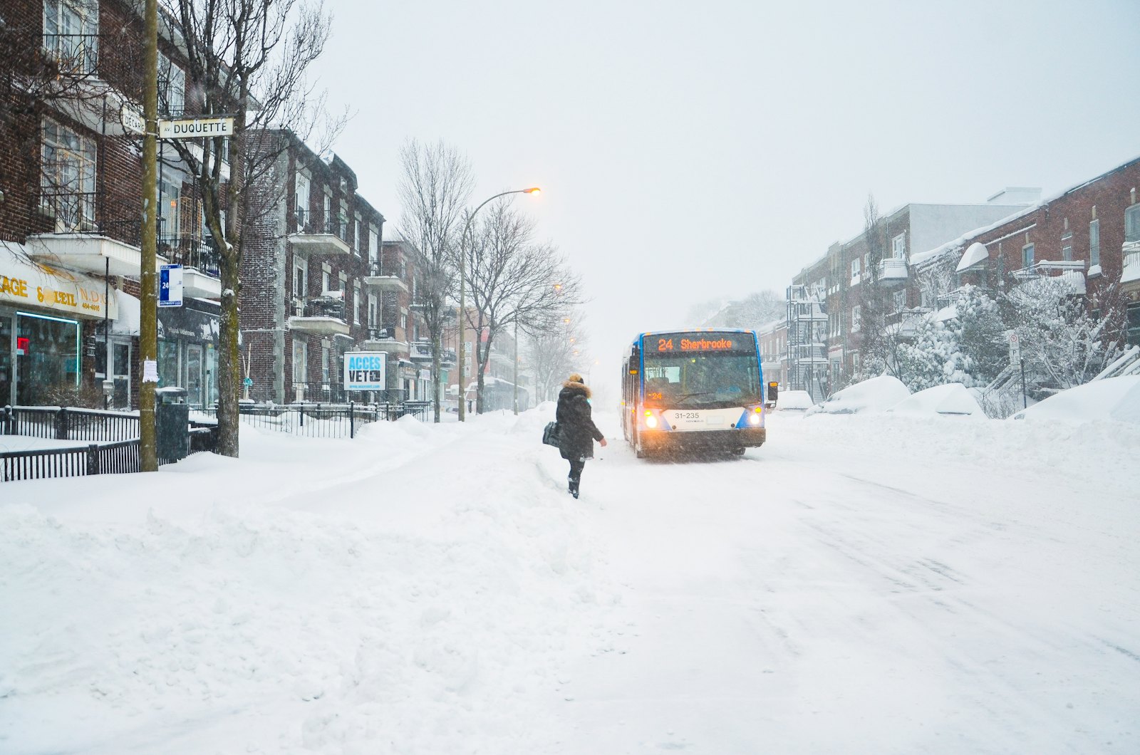加拿大冬季生活完全指南:穿衣、开车、取暖、铲雪,新移民第一个冬天这样过
